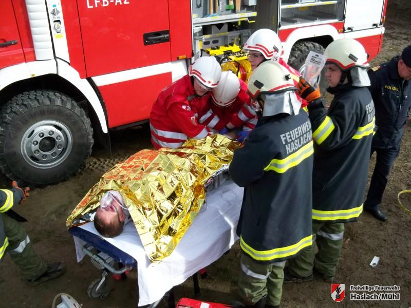 schwerer Verkehrsunfall – Traktor gegen Auto