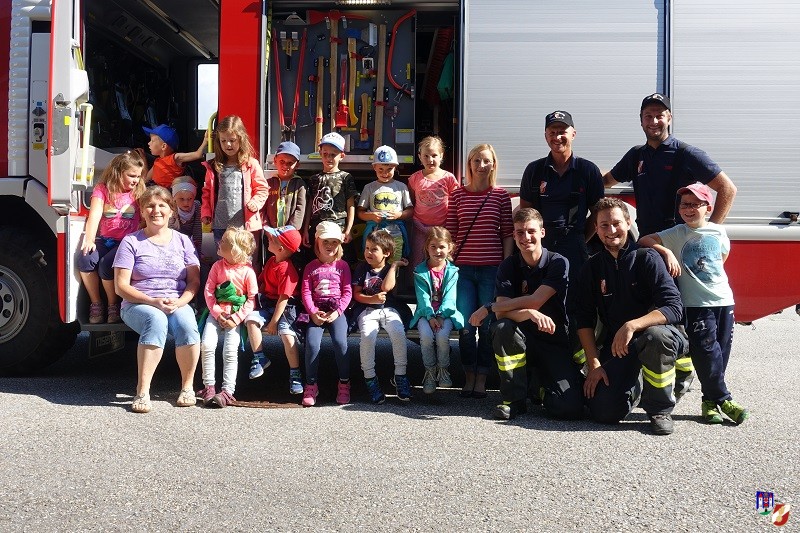 Kindergartenbesuch und Ferienspiel bei der Feuerwehr