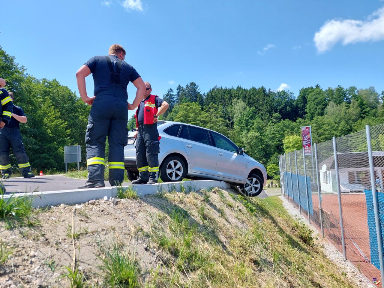 Fahrzeugbergung im Ortsgebiet Haslach