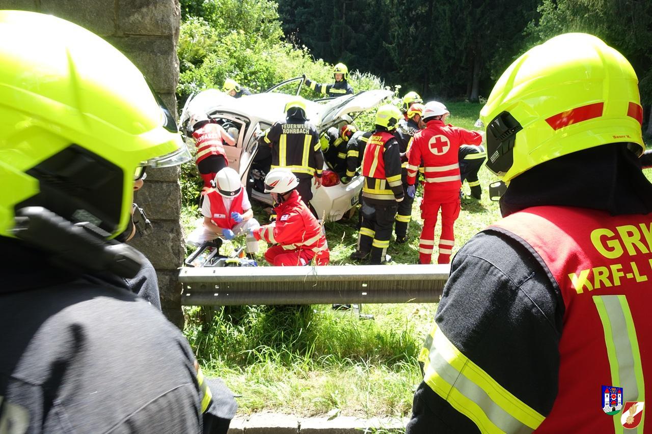 Verkehrsunfall mit Personenrettung in Rohrbach