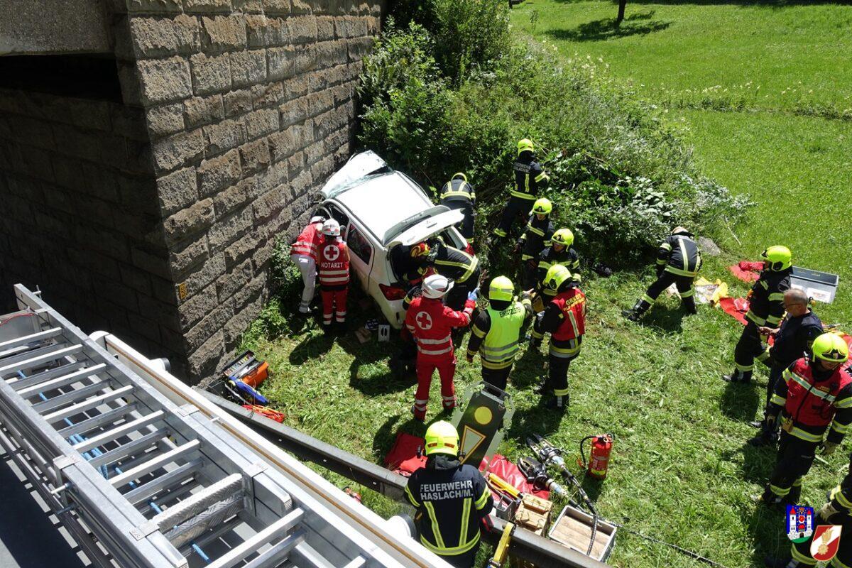 Verkehrsunfall mit Personenrettung in Rohrbach
